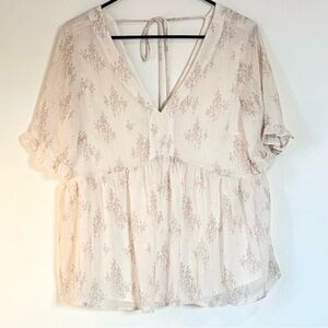 Chic Cream Floral Short Sleeve Blouse - Medium